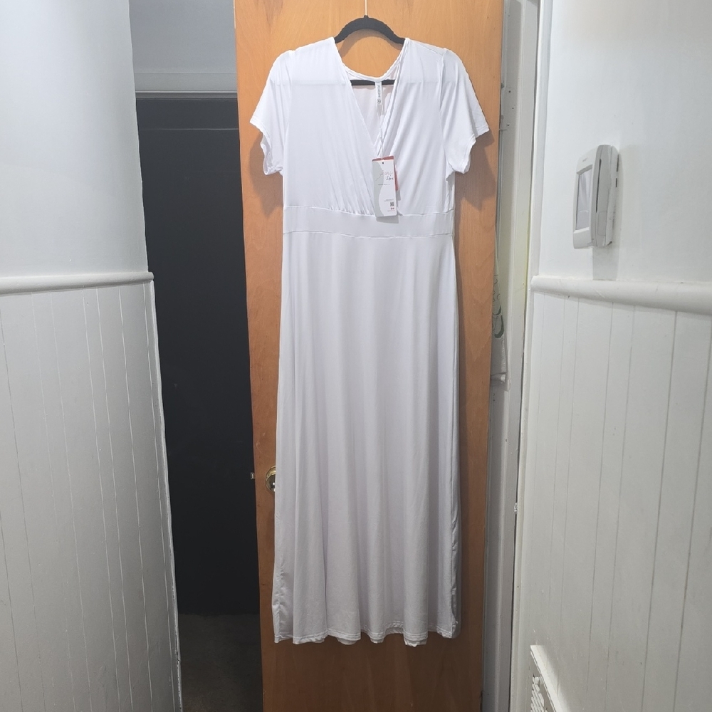 Elegant White Maxi Dress